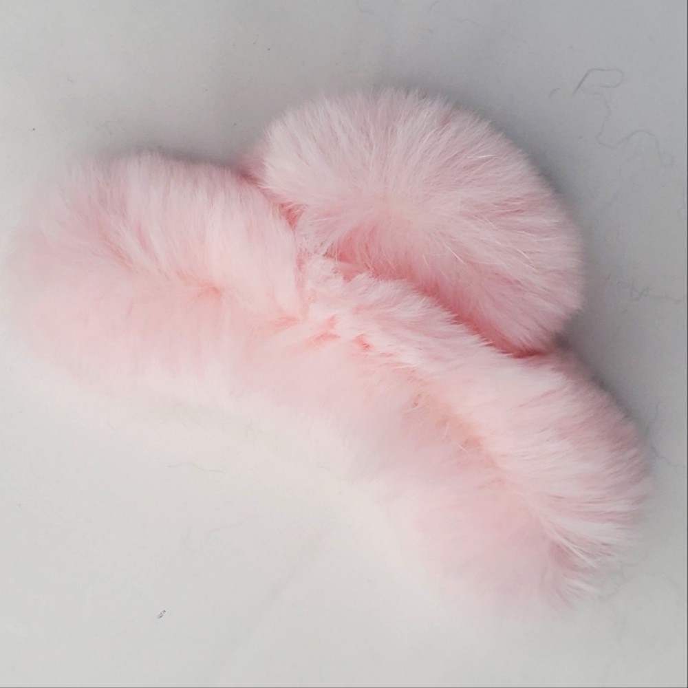 GiuliA Soft Pink Faux Fur Material Claw Clip for The Hair Accessory